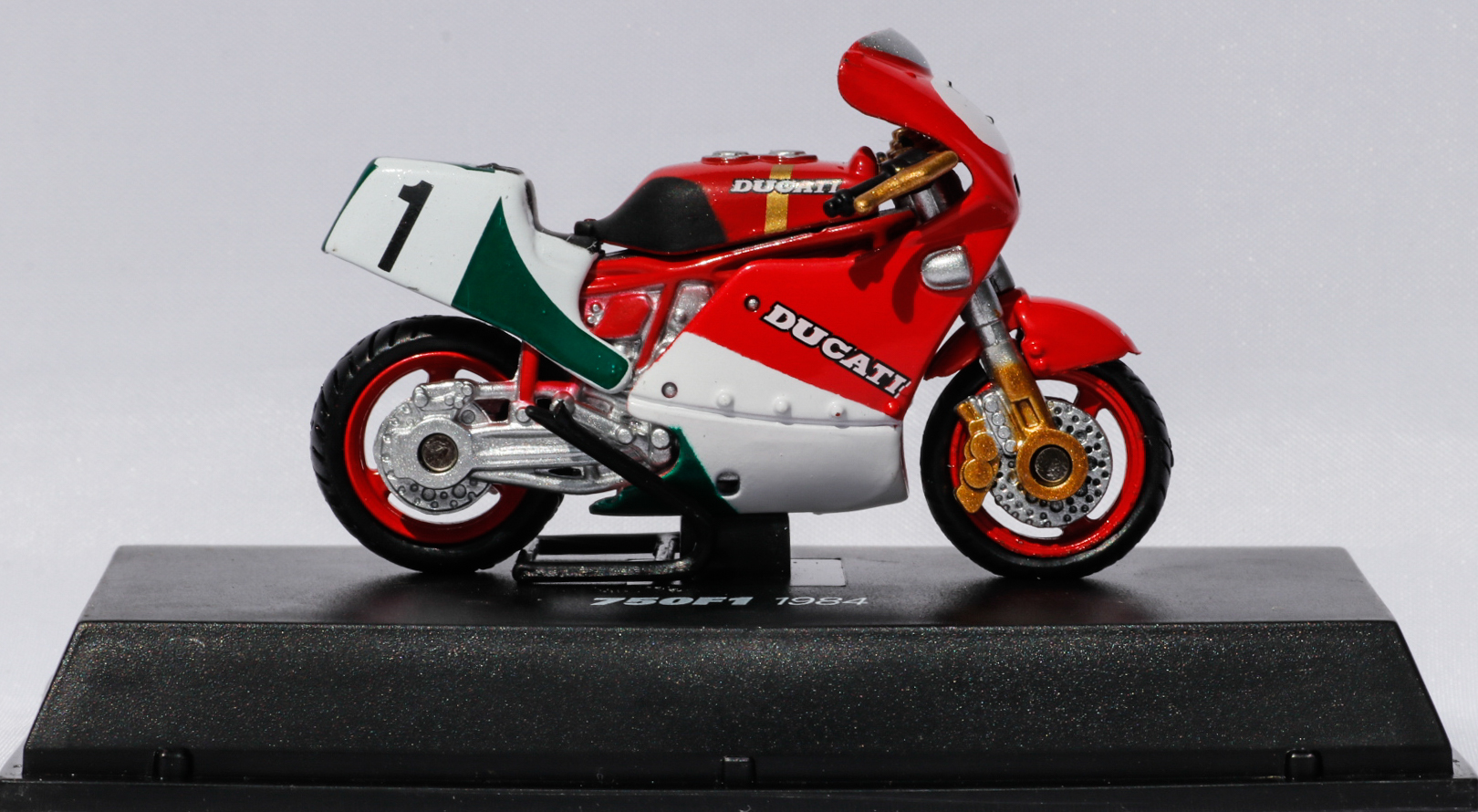Newray 1-32 Ducati 750F1